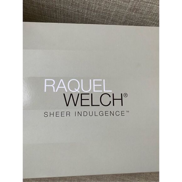 Raquel Welch Kanekalon Vibralite Modacrylic Lot Of Two Brown Wigs - Picture 10 of 16